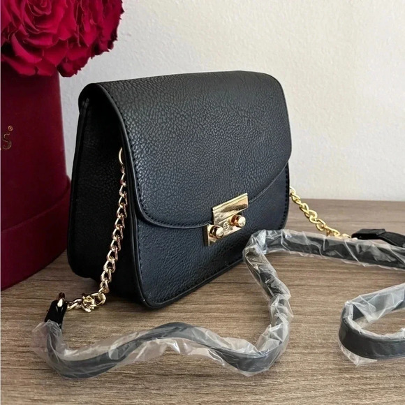 NWT small crossbody chain black gold - Picture 2 of 7
